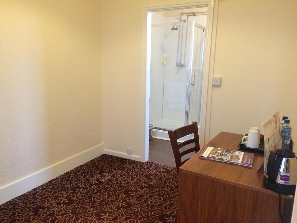 The Three Tuns Hotel Wetherspoon Thirsk Phòng bức ảnh
