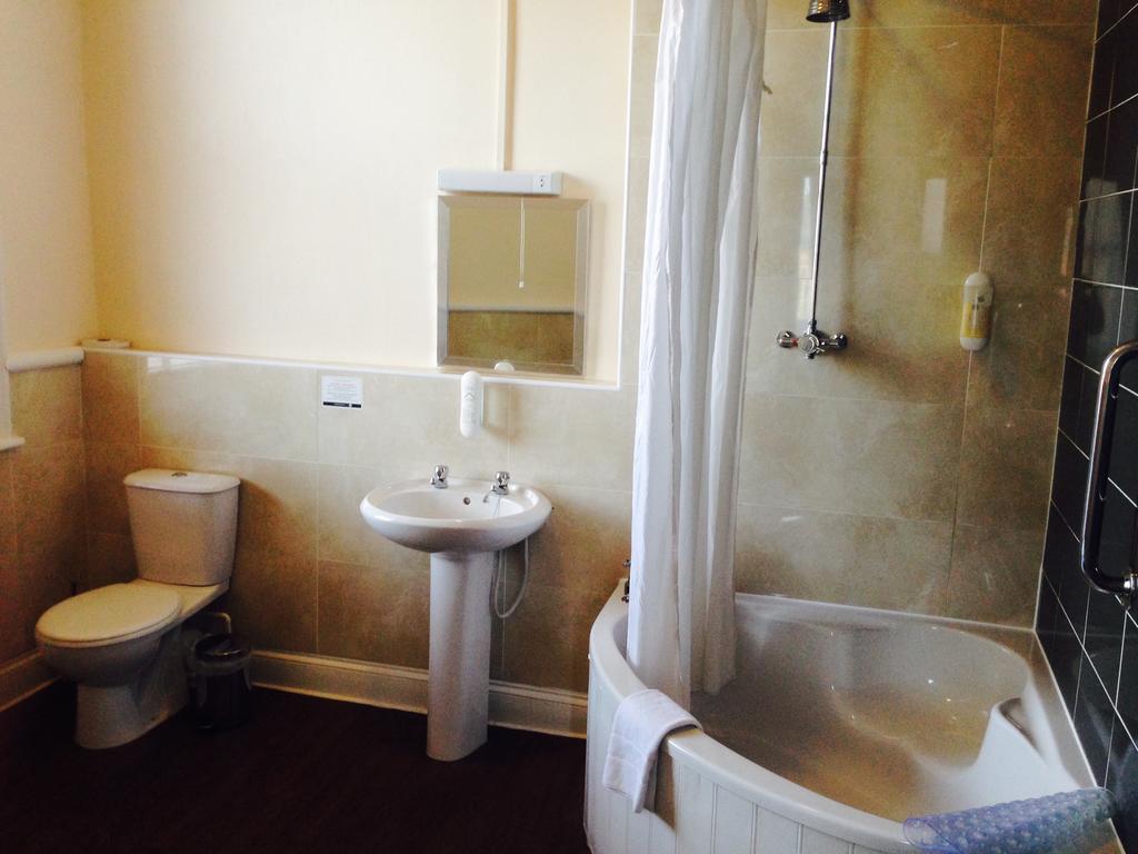 The Three Tuns Hotel Wetherspoon Thirsk Phòng bức ảnh