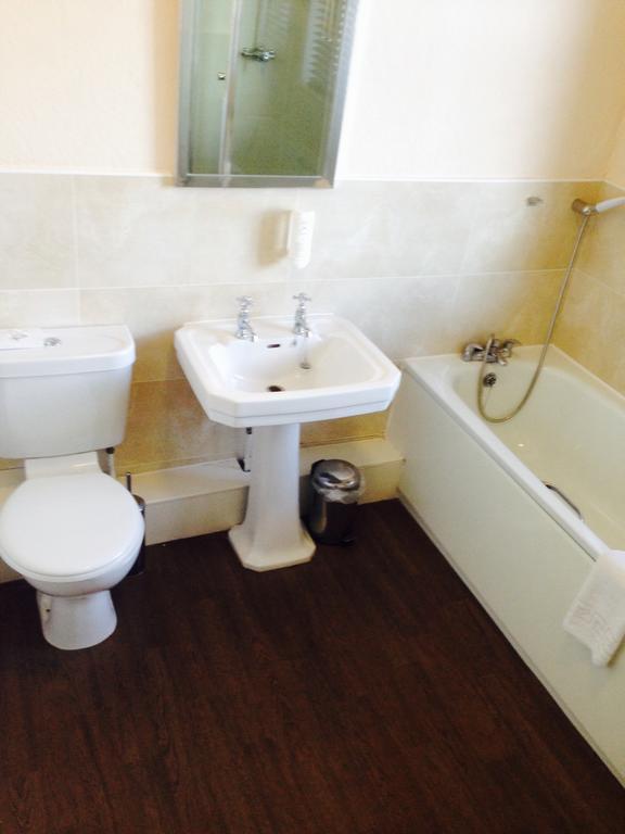The Three Tuns Hotel Wetherspoon Thirsk Ngoại thất bức ảnh